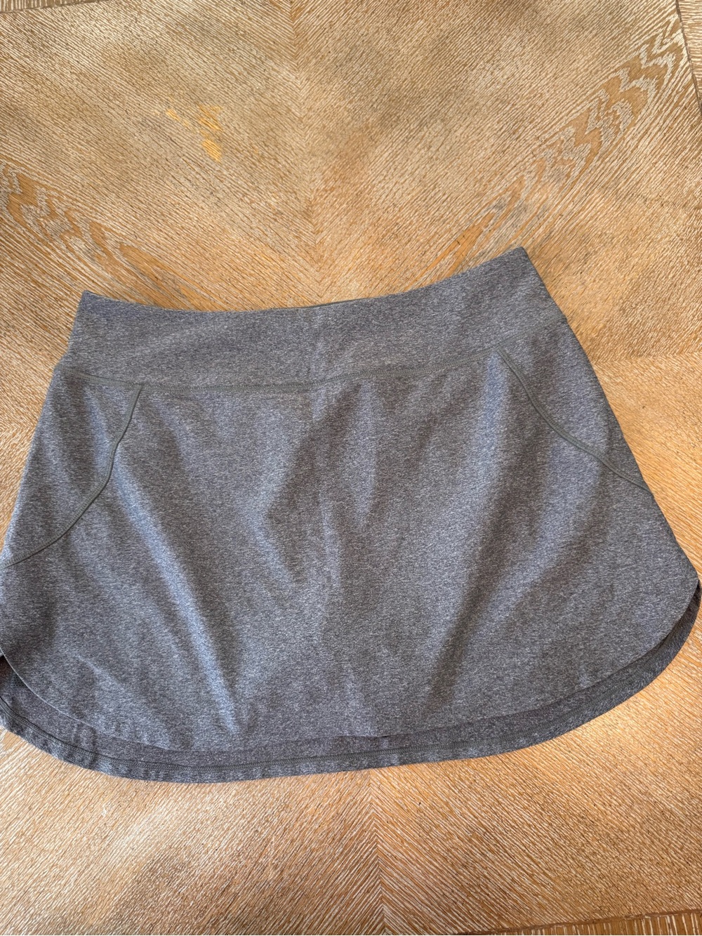 Eddie Bauer Gray skort Large Rounded Hem length 16” Elastic waist 34”